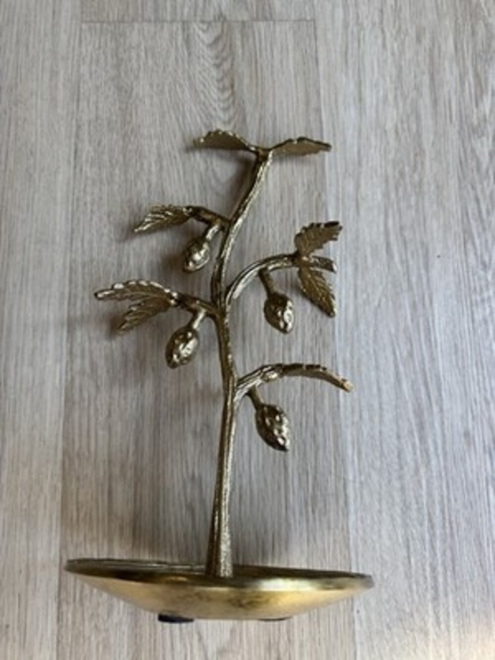 Gold painted jewelry stand metal with a strawberry design, elegant jewelry stand - Picture 2 of 6